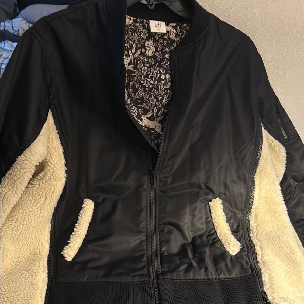 ♥️CAbi Charisma Bomber Jacket♥️ - Picture 3 of 10